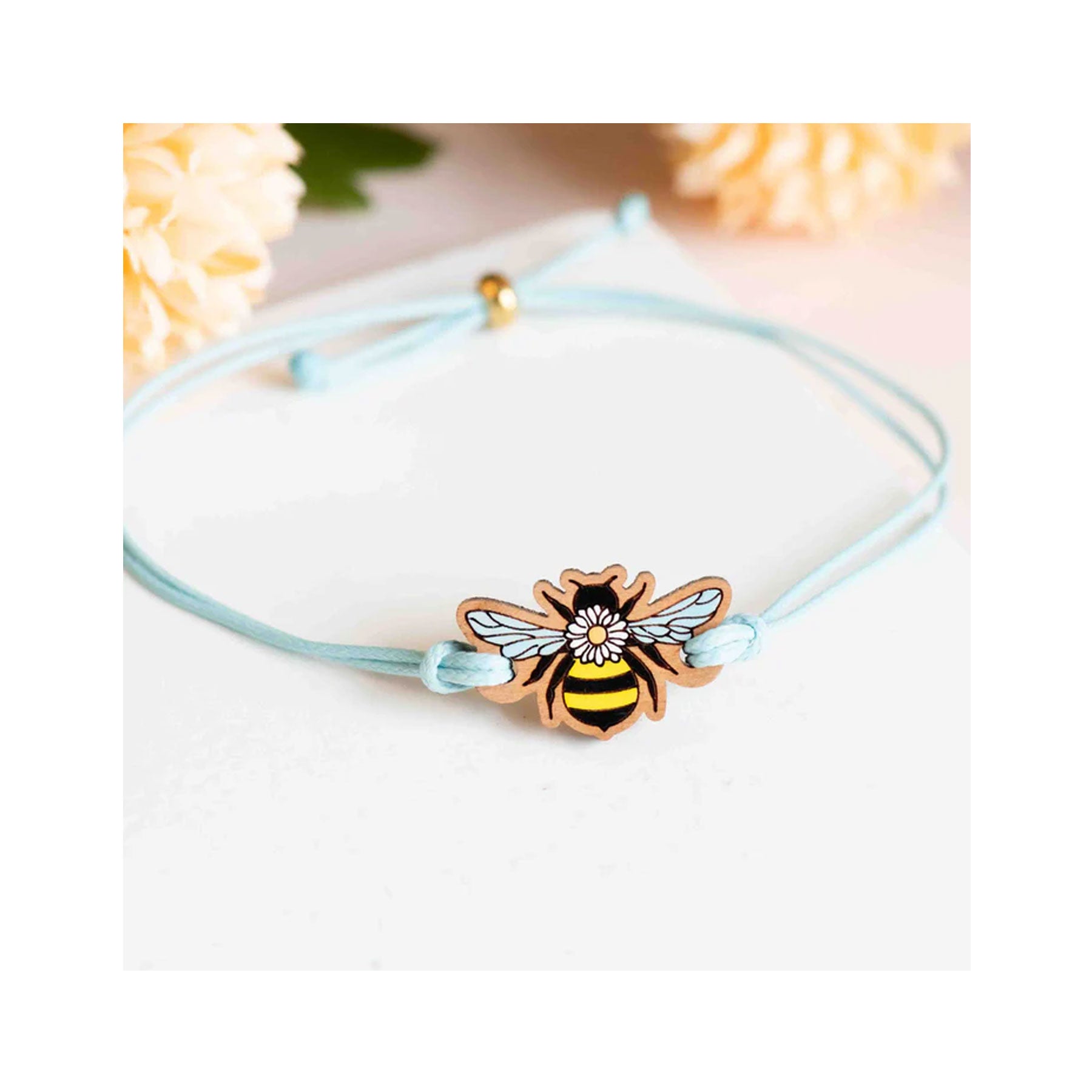 Bee with daisy bracelet