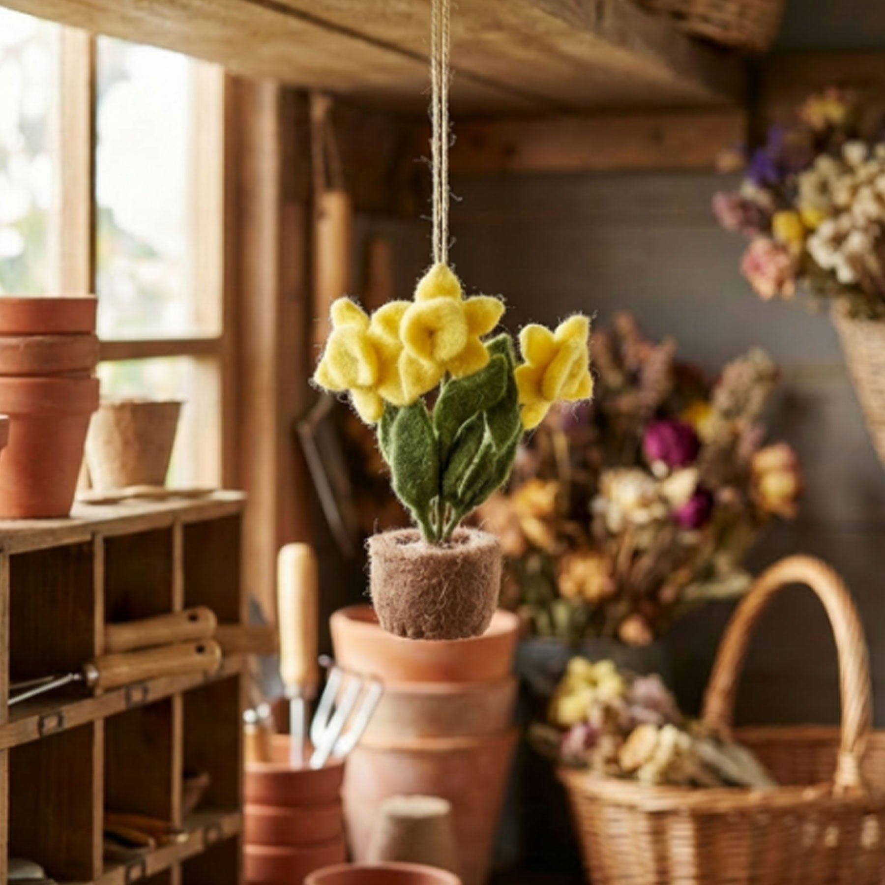 Felt hanging pot 'o' daffodil decoration