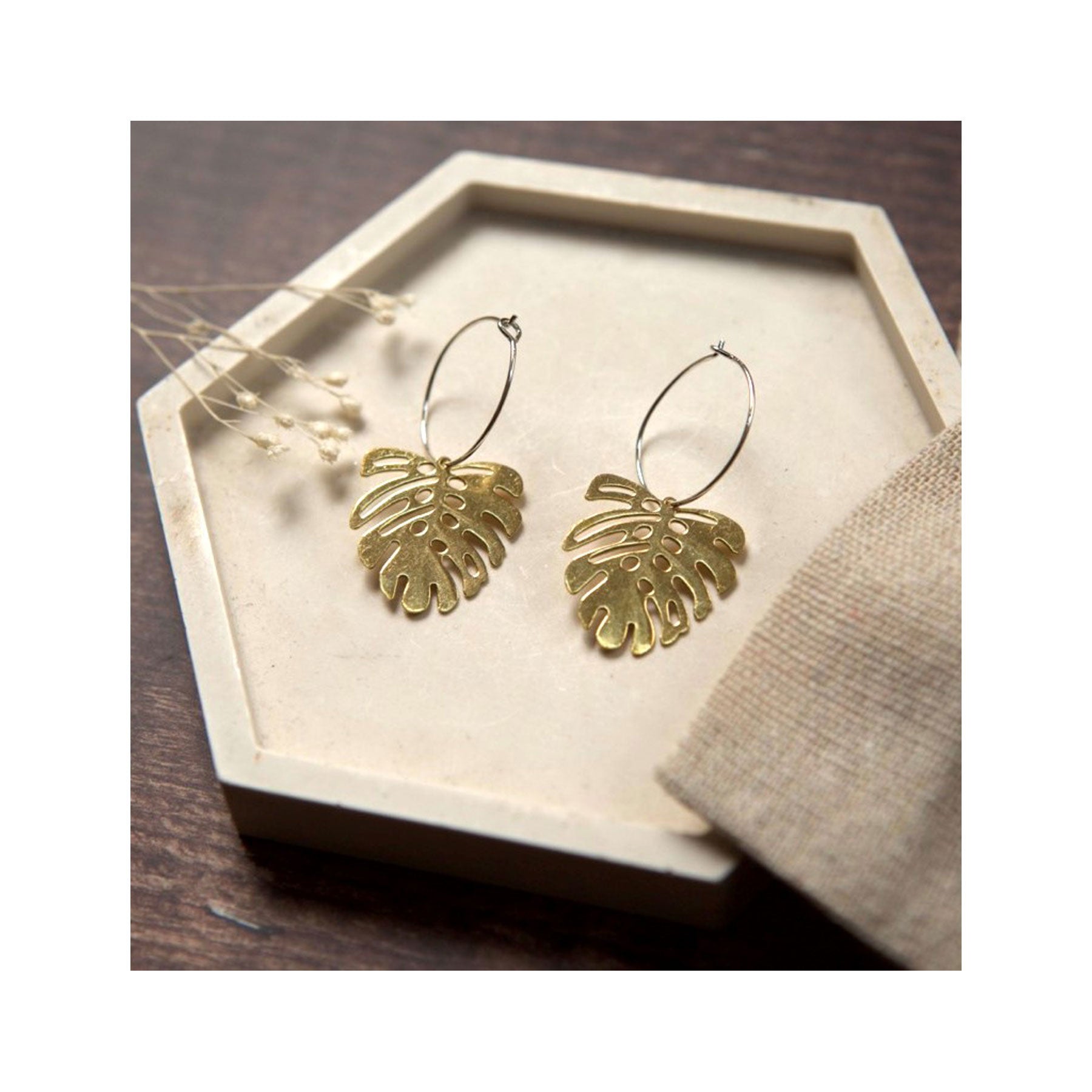 Medium brass earrings monstera