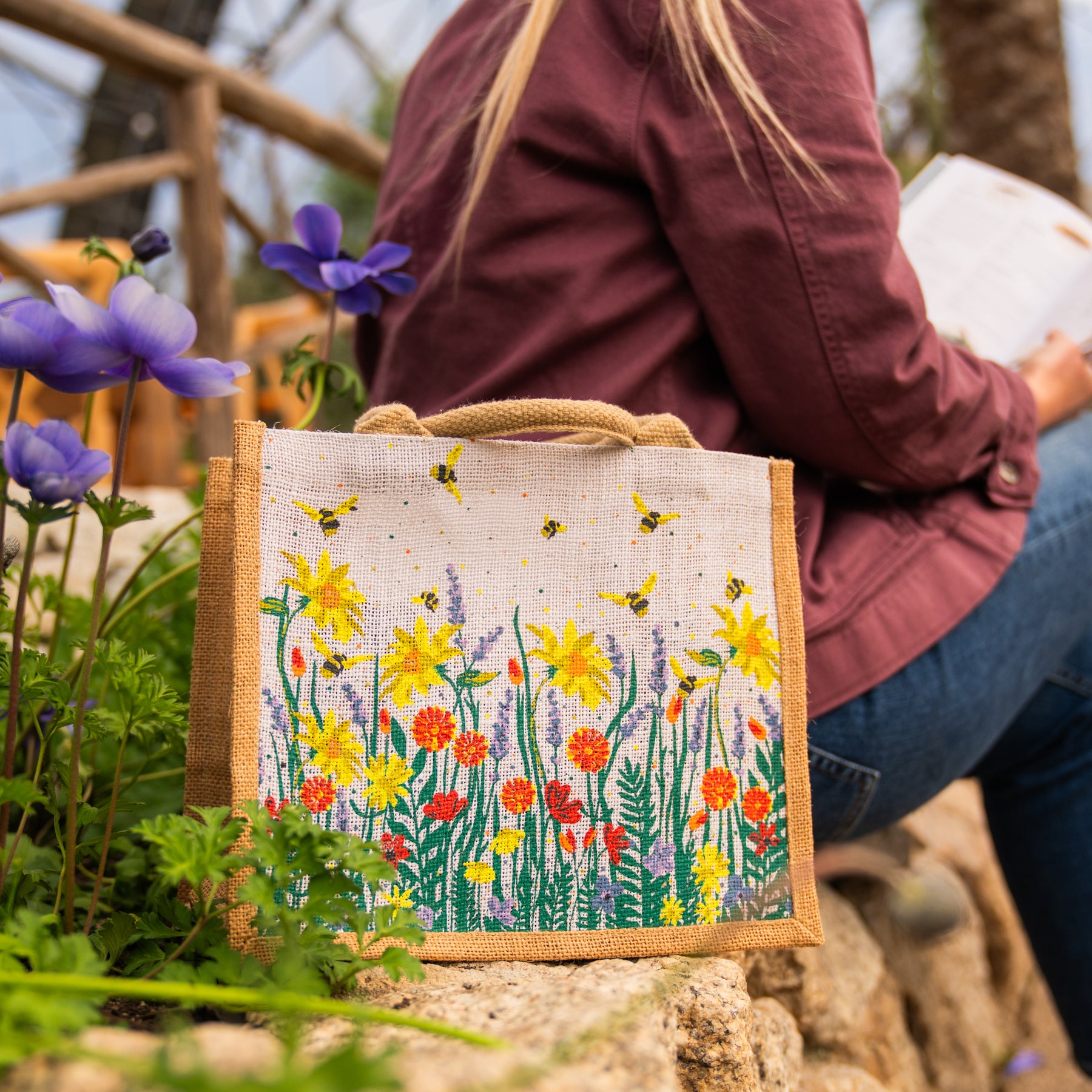 Small pollinator jute bag