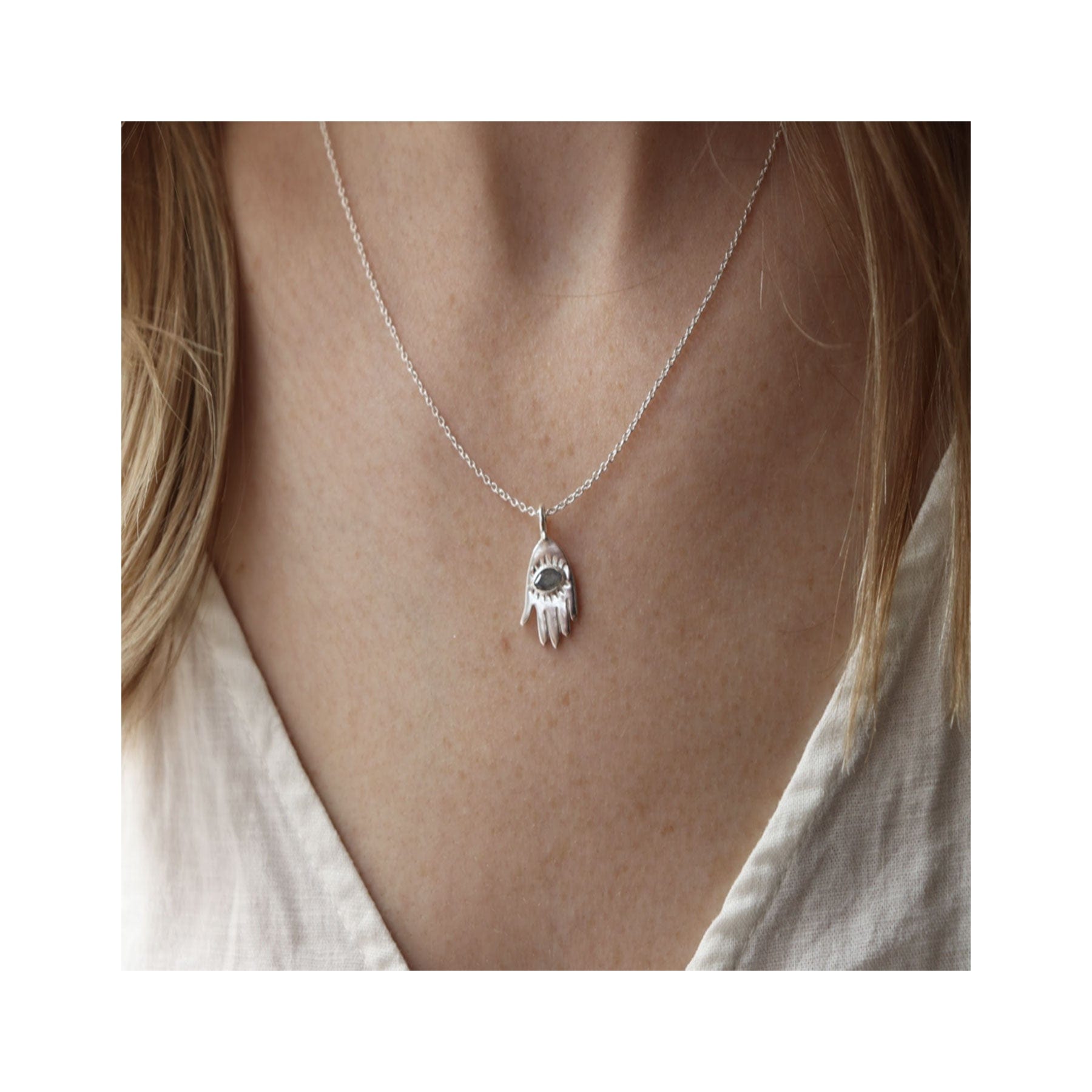 Asha necklace with labradorite stone silver