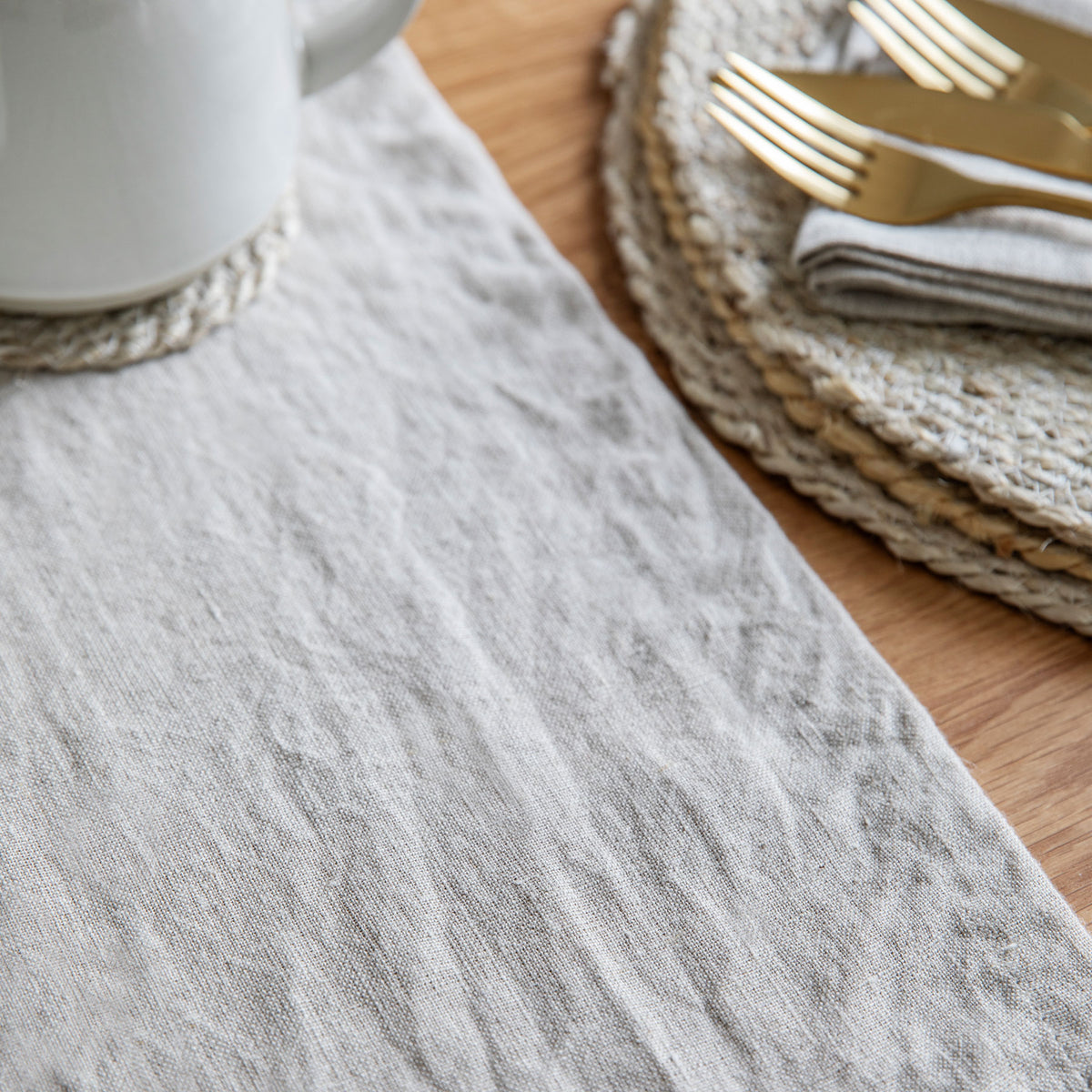 Classic table runner linen natural