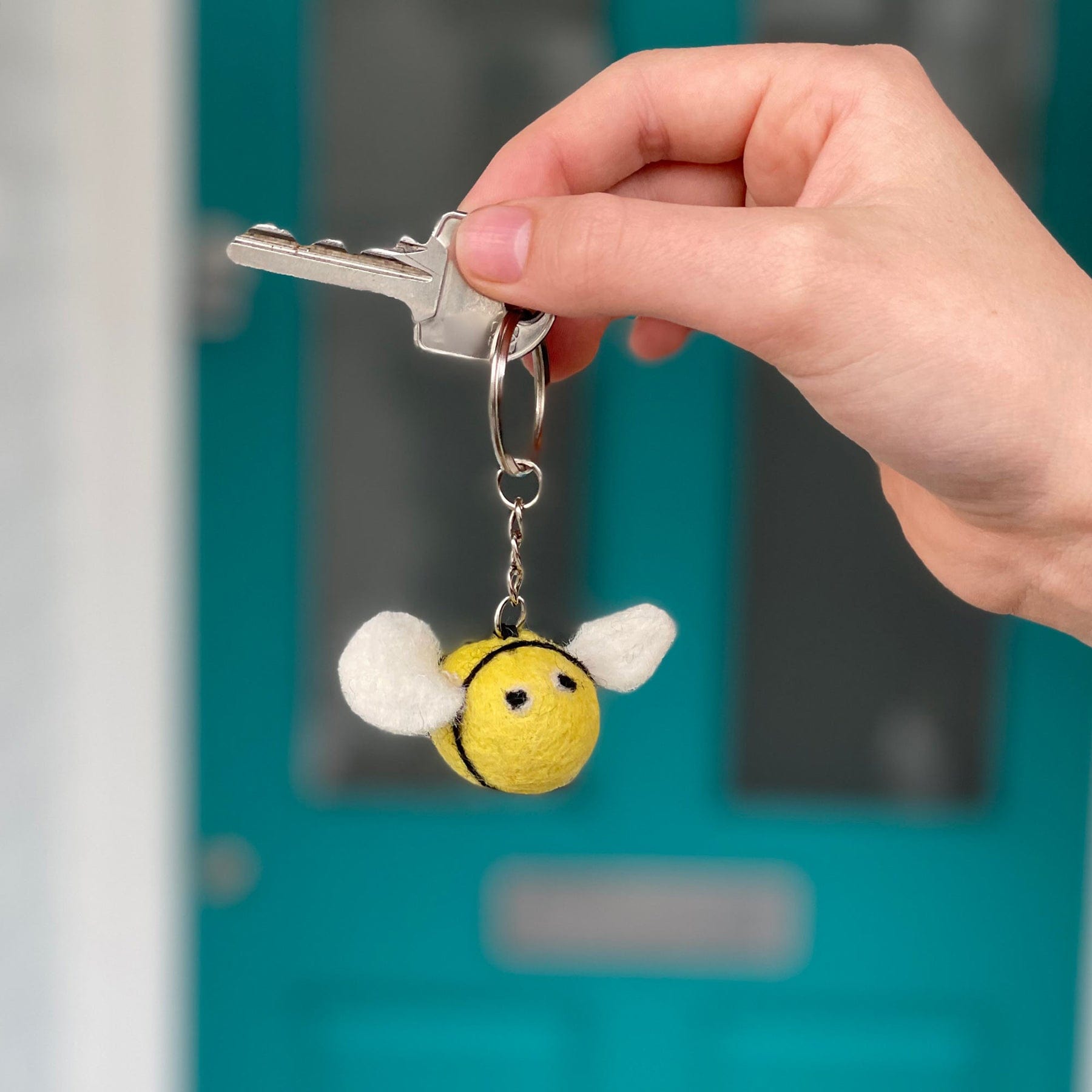 Felt bee keyring