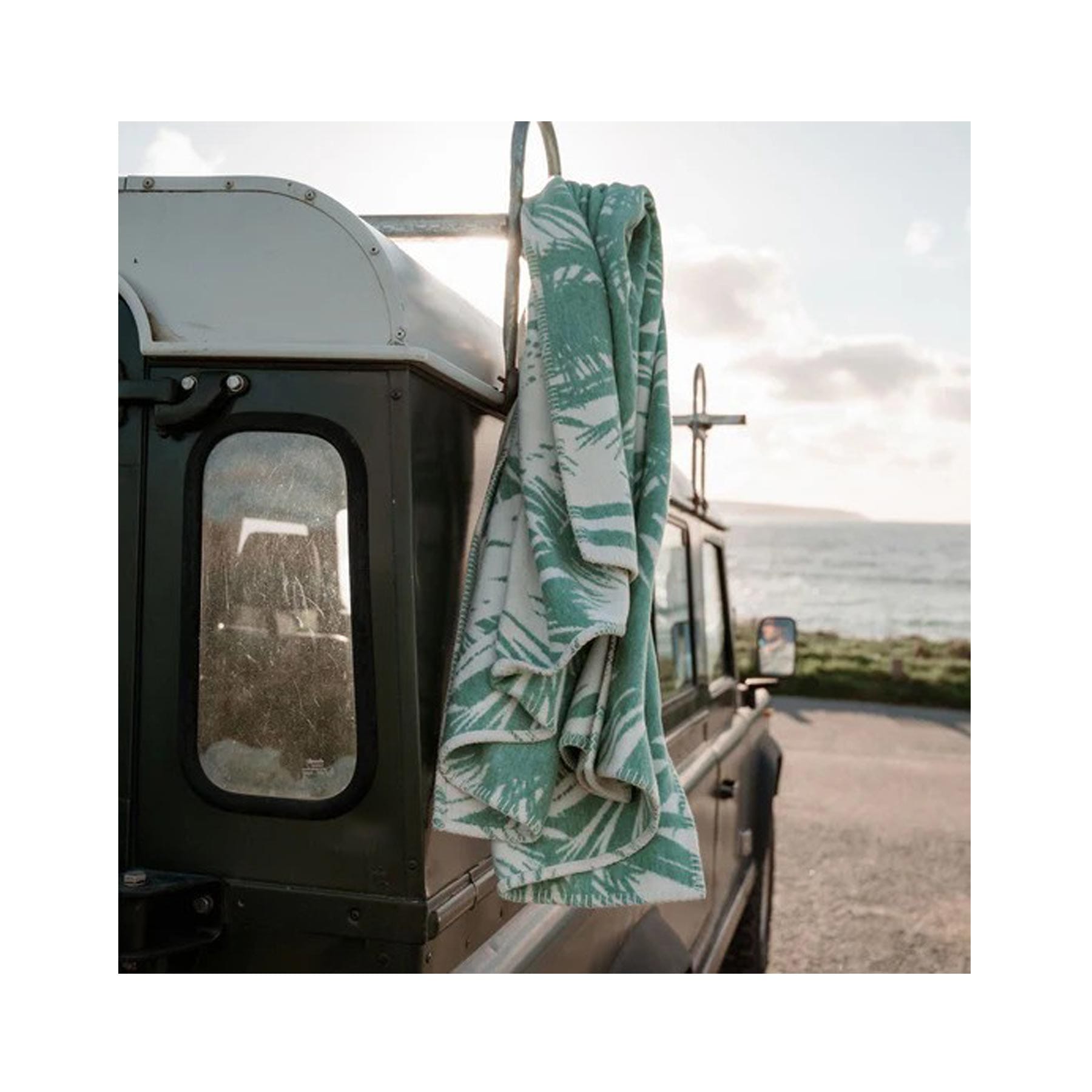 Green palm recycled cotton blanket