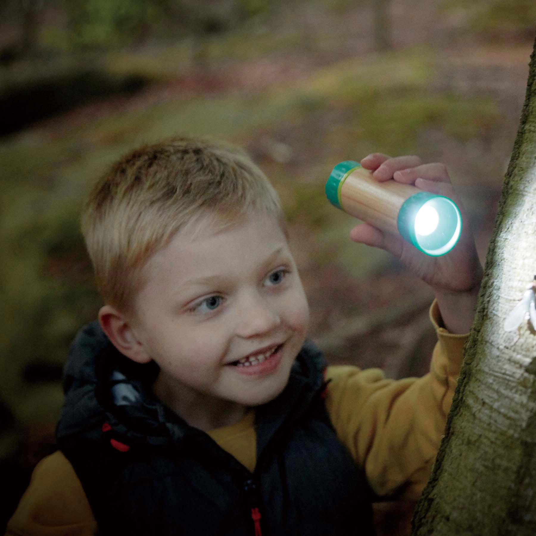 Nature fun hand-powered flashlight