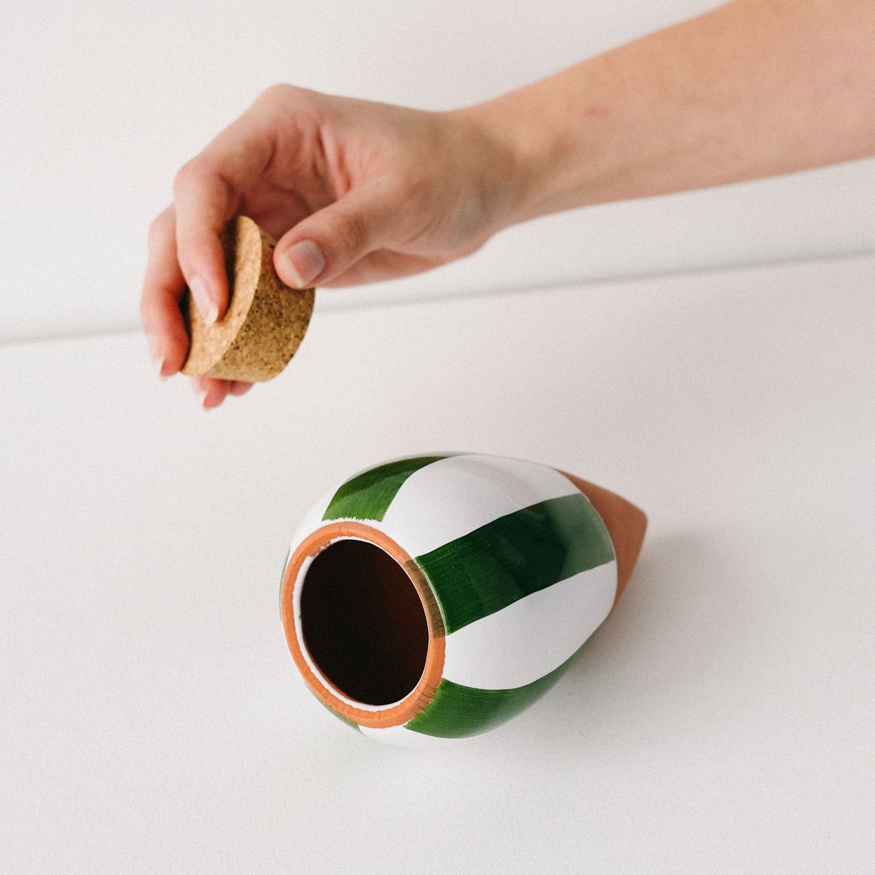 Hydrating olla green and ivory stripes