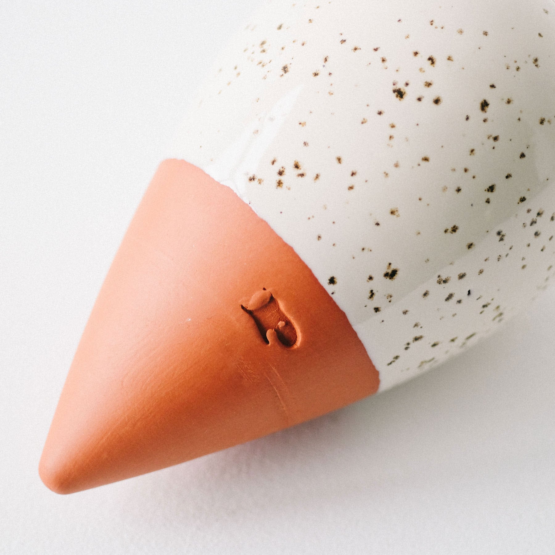 Hydrating olla speckled white
