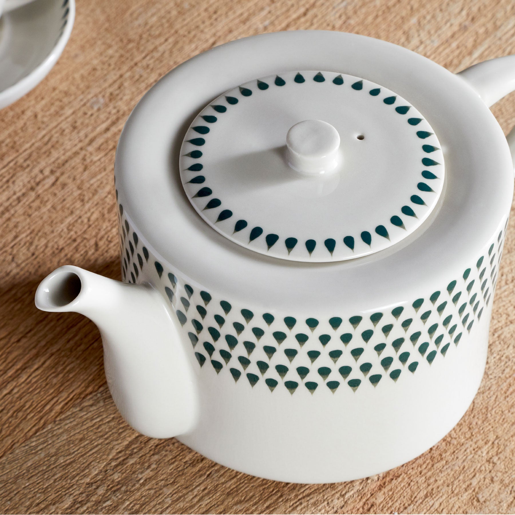 Juniper drop 4 person teapot