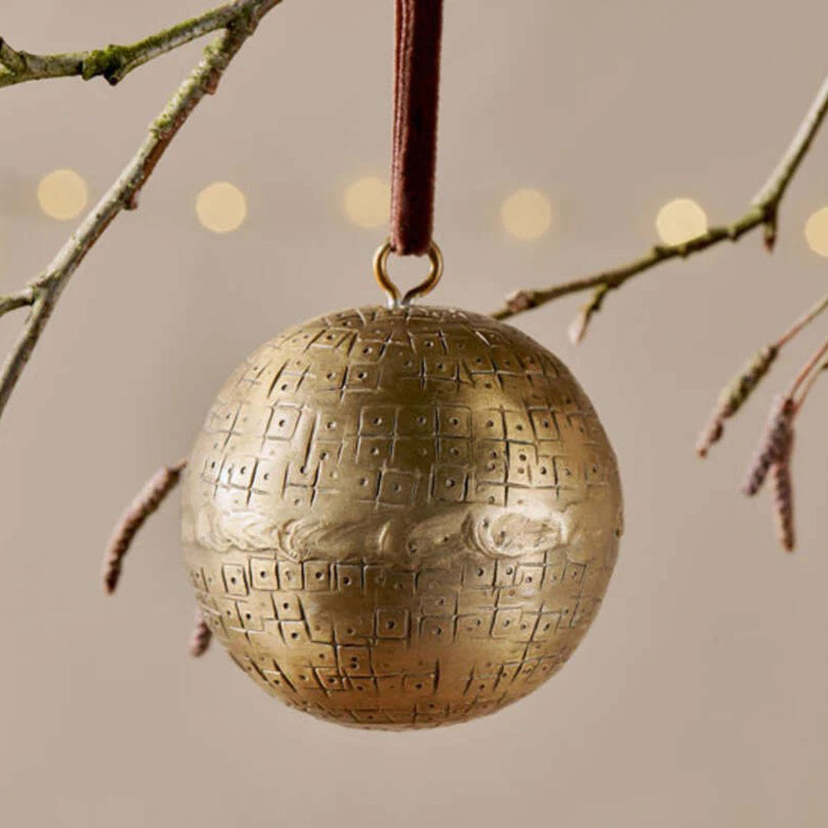 Manya metal round bauble