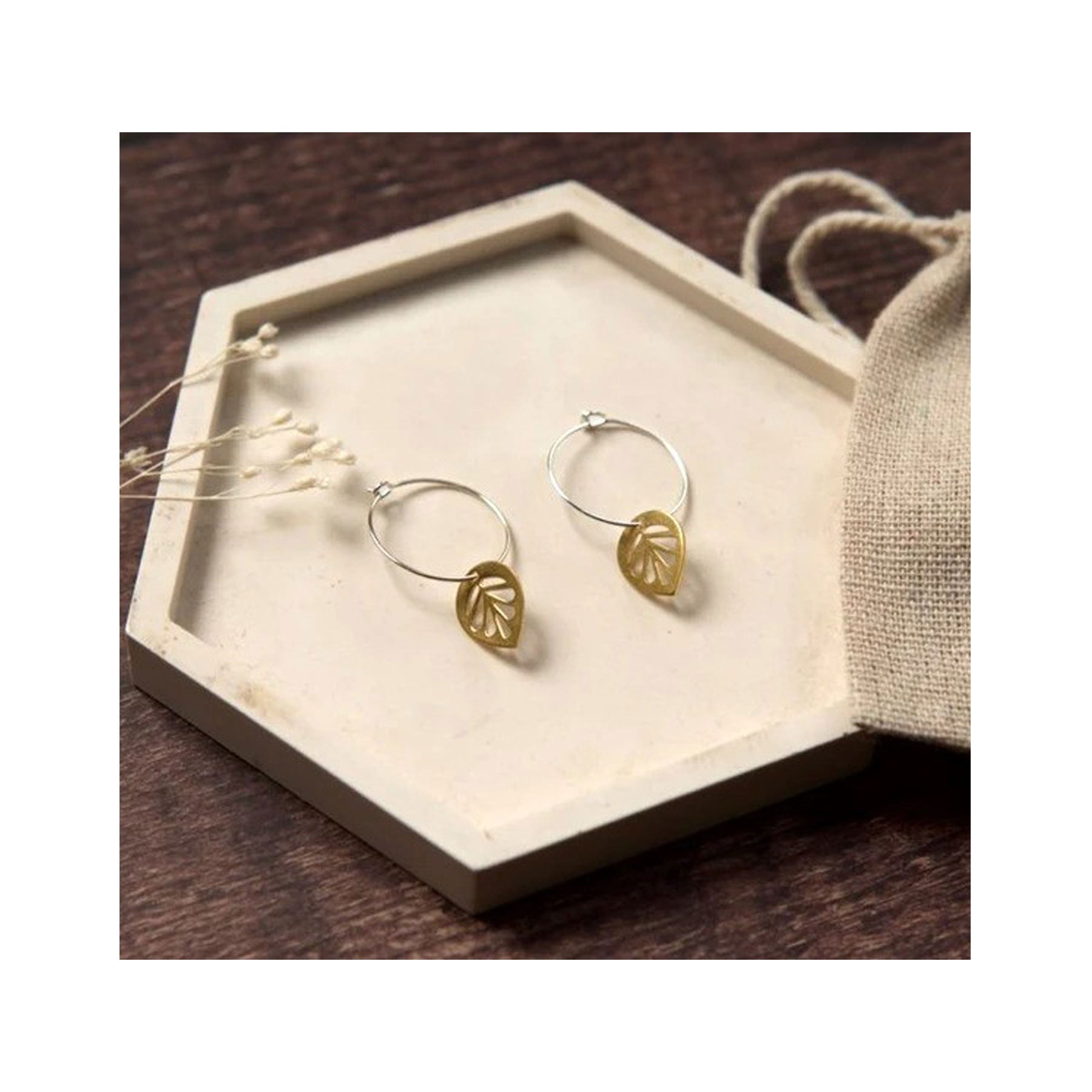 Medium brass earrings leaf