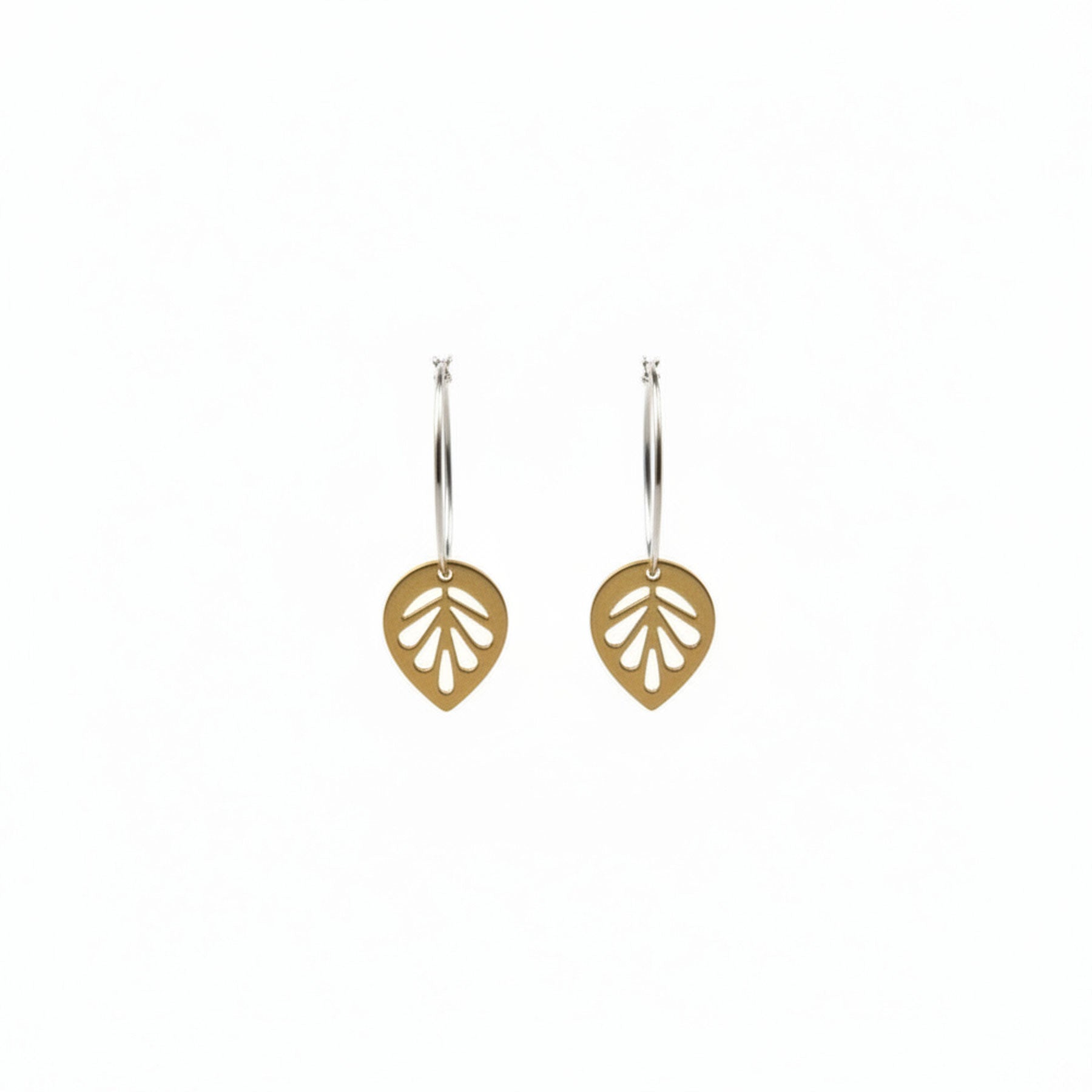 Medium brass earrings leaf