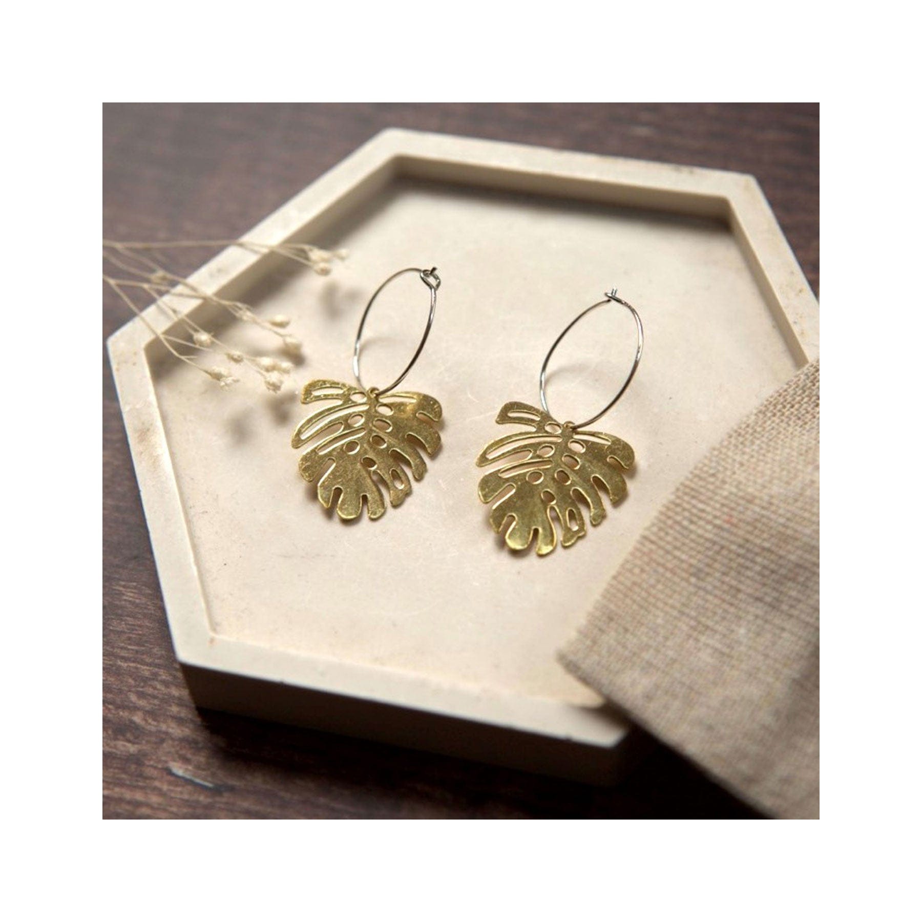 Medium brass earrings monstera