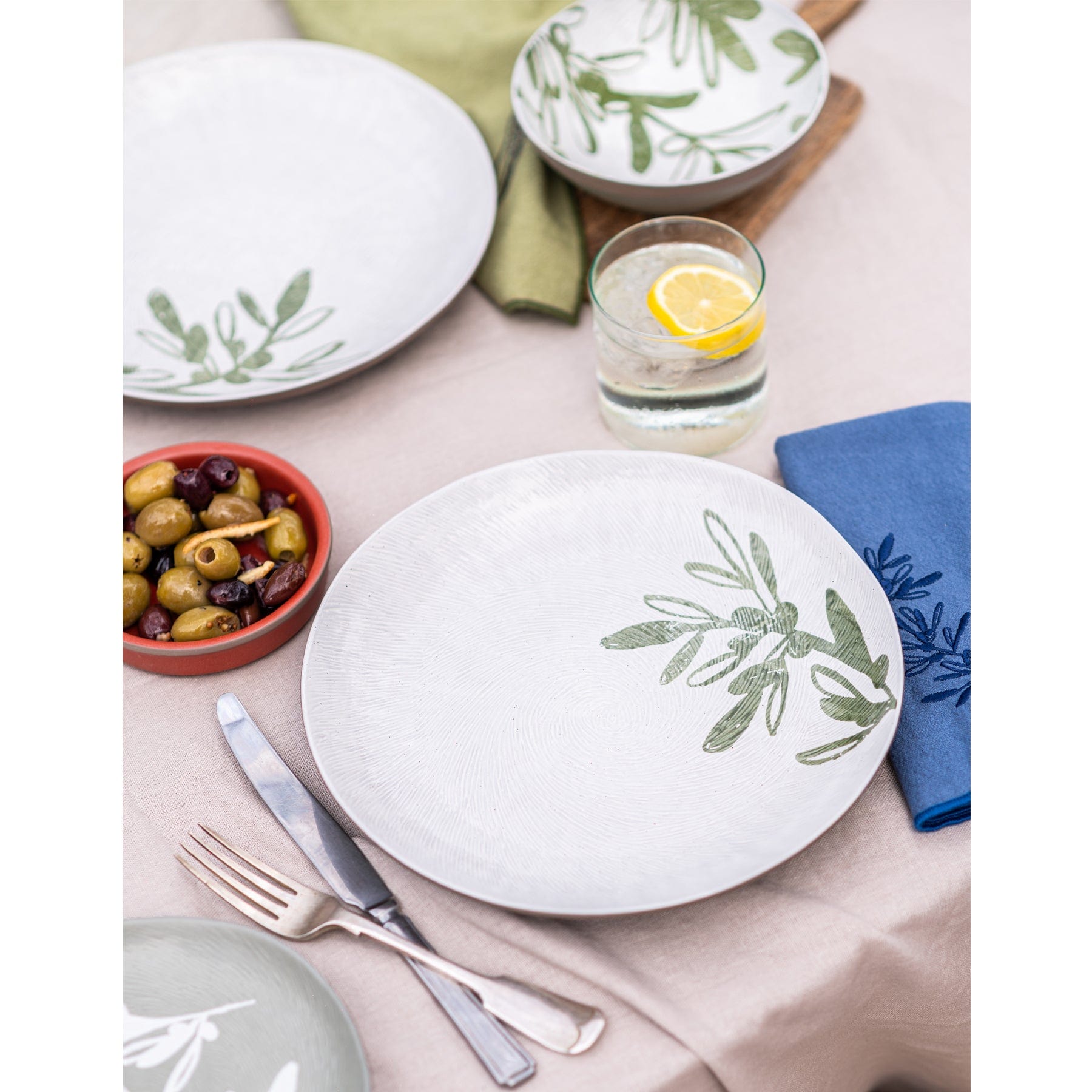 Olives dinner plate