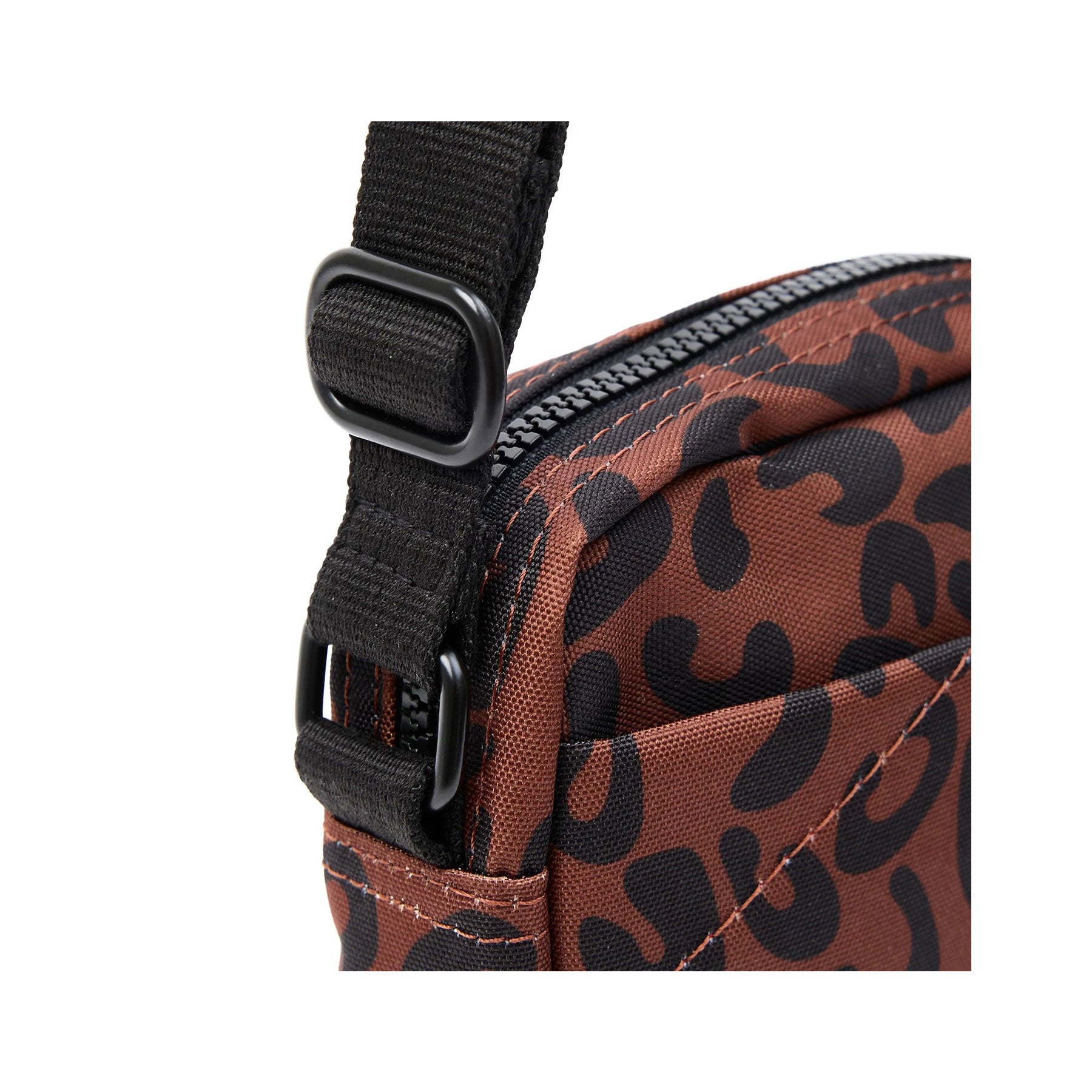 Bond crossbody scarlet leopard