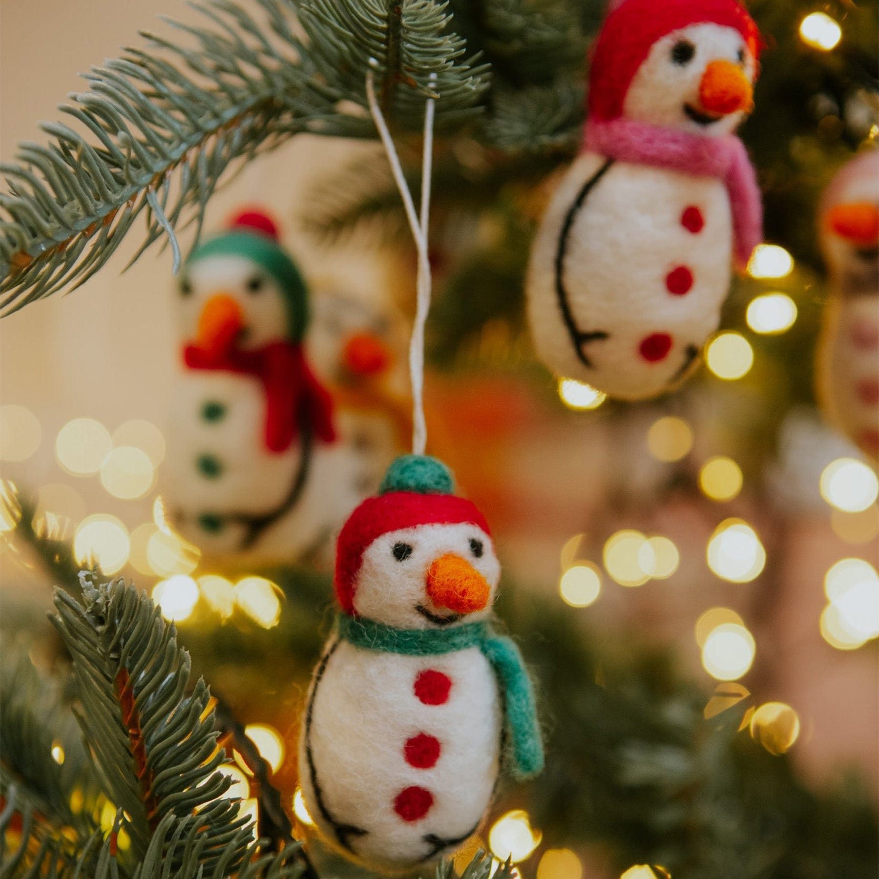 Cosy snowman hanging decoration