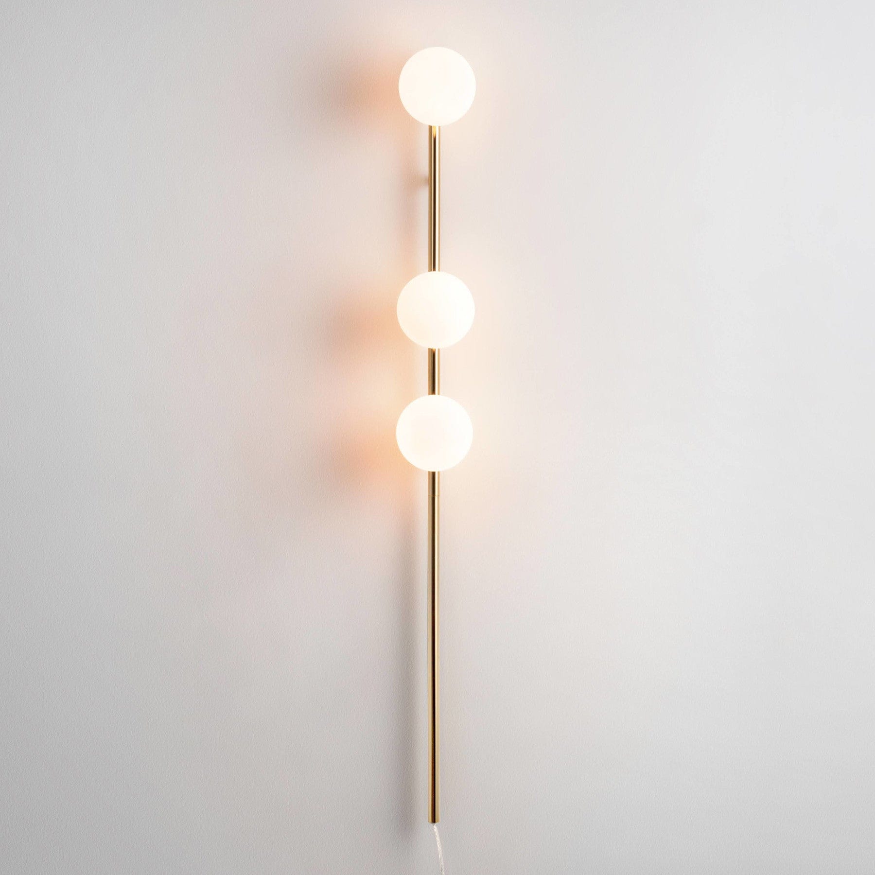 Bar opal ball wall light