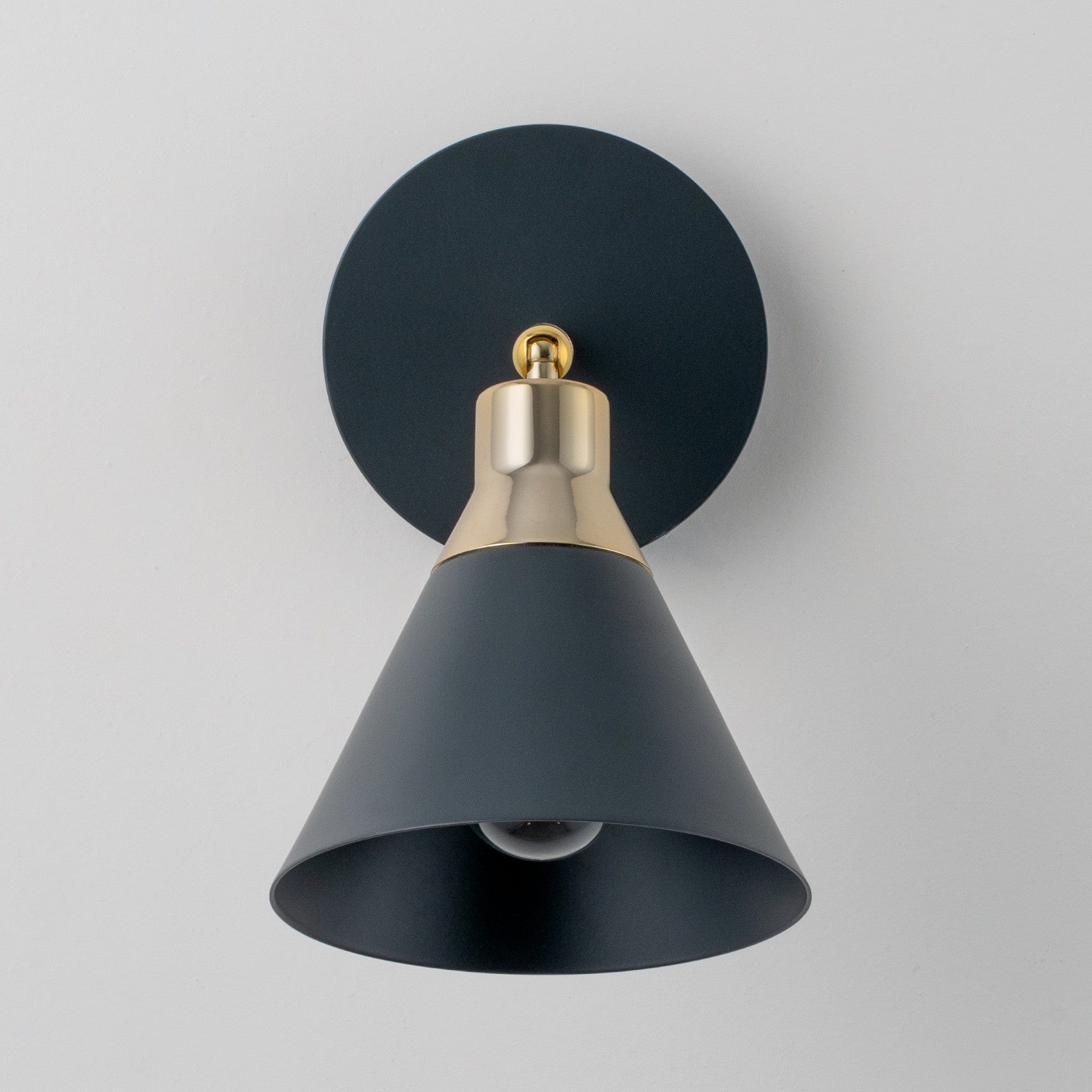 Cone wall light