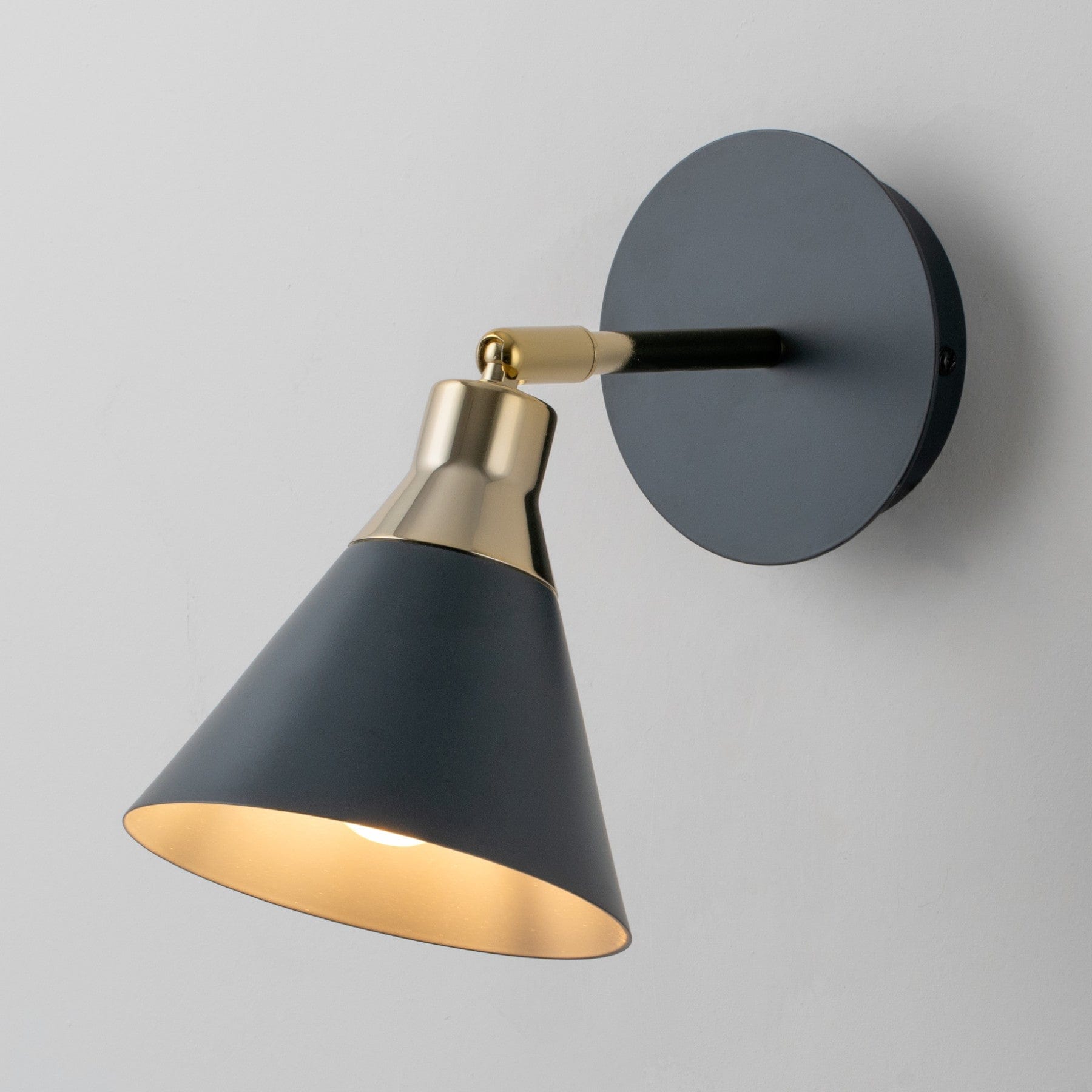 Cone wall light