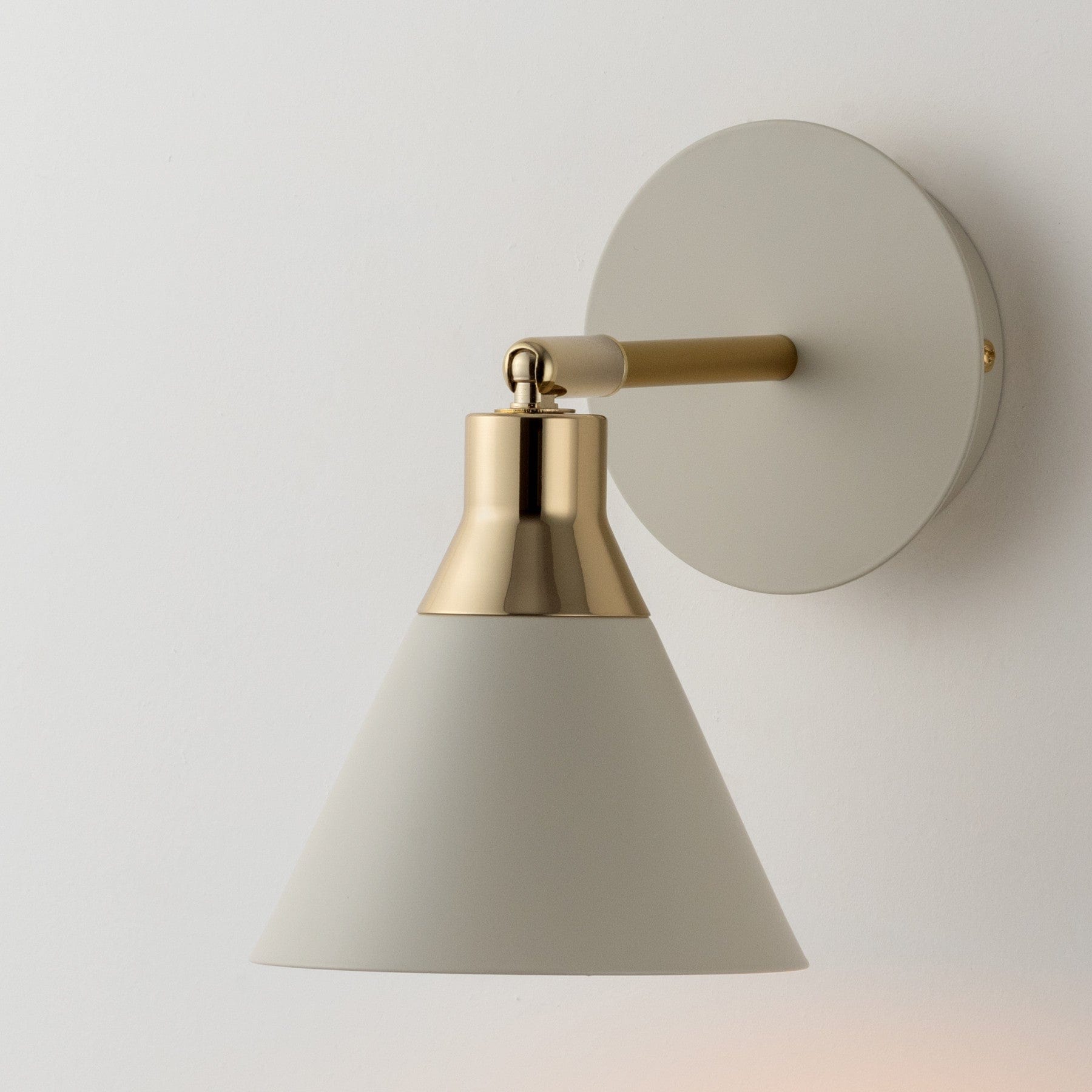 Cone wall light