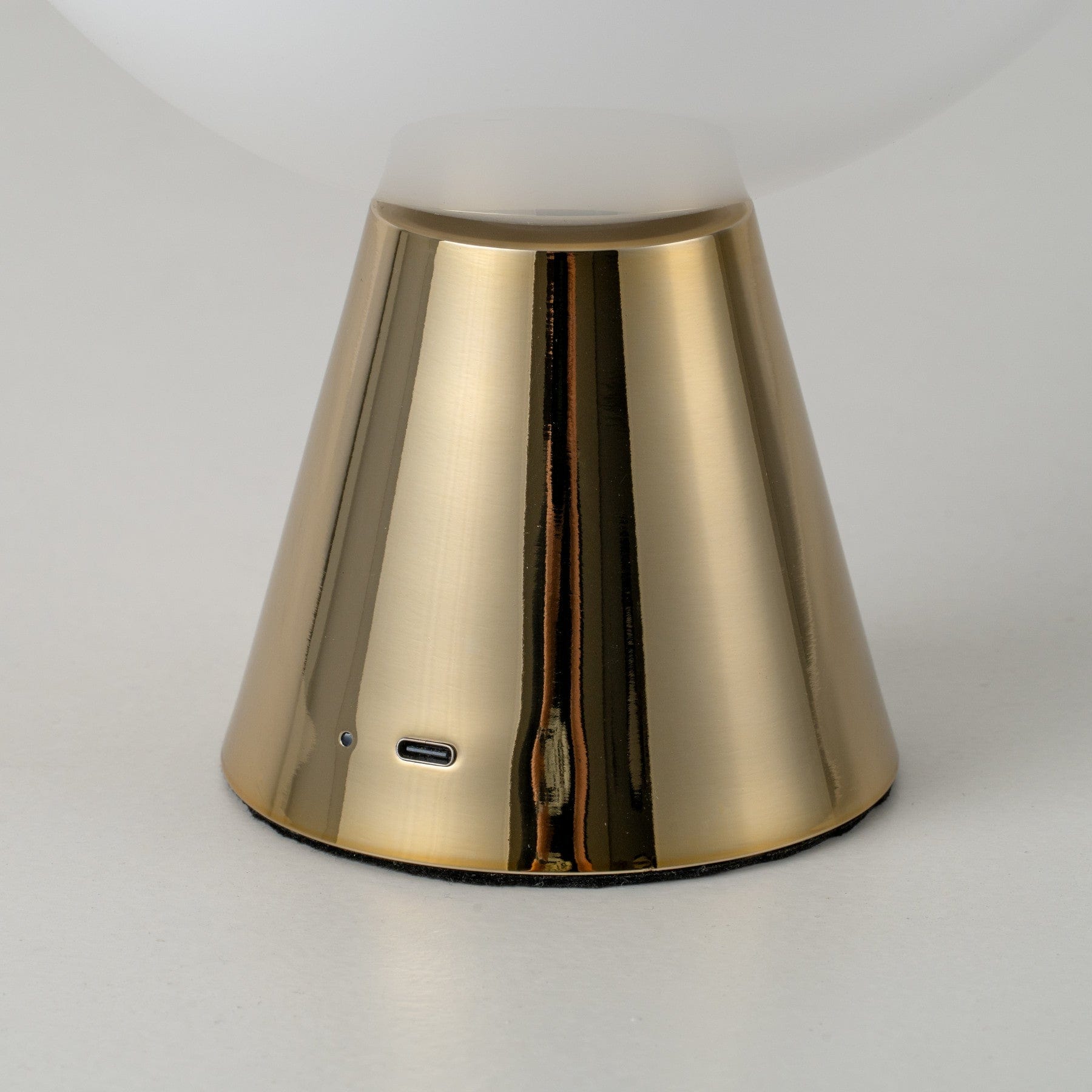 Dome rechargeable table lamp