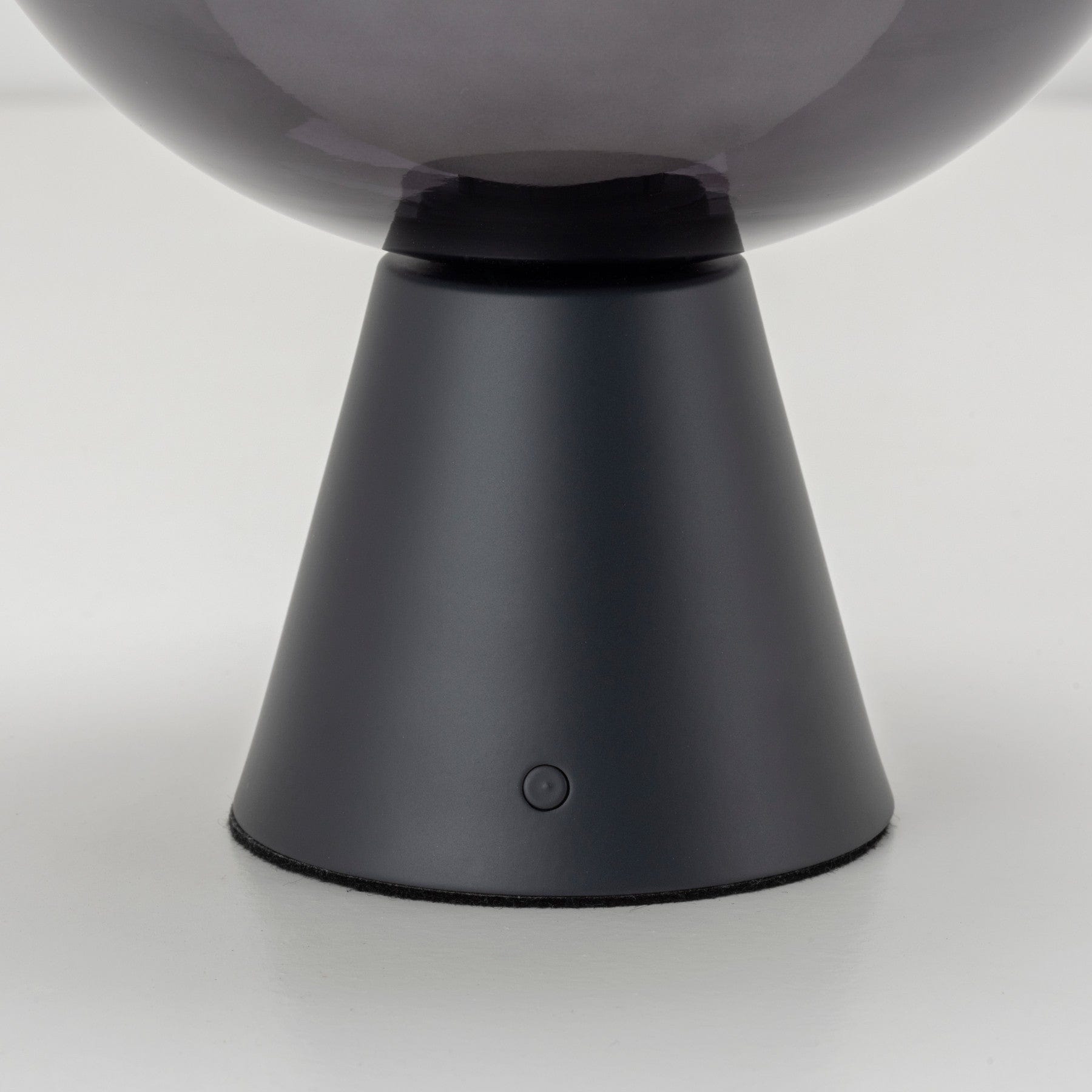 Dome rechargeable table lamp