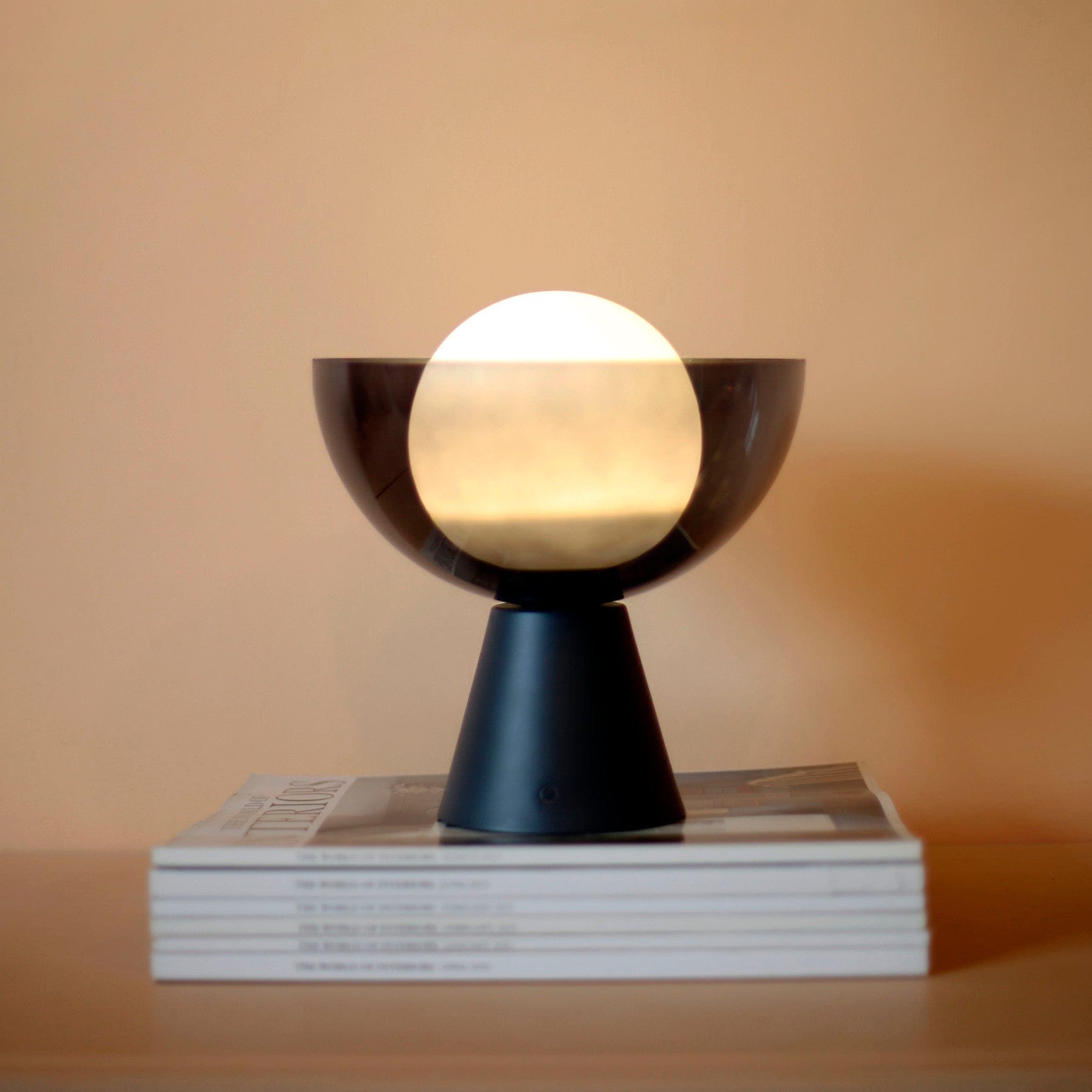 Dome rechargeable table lamp