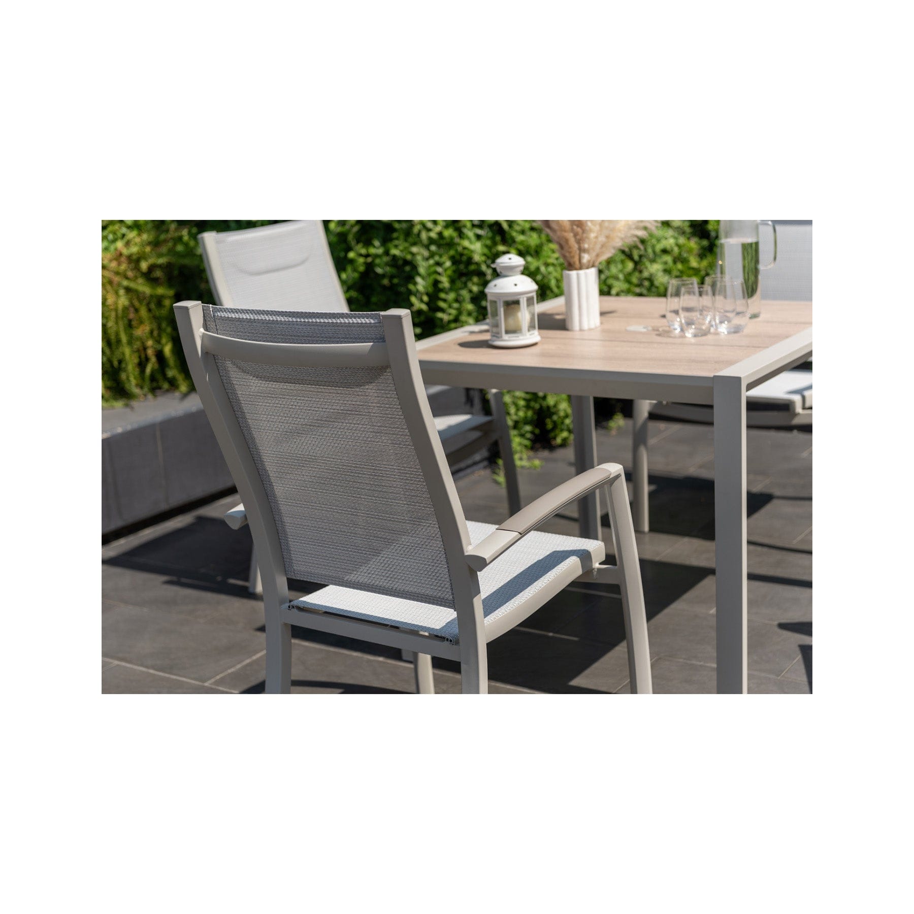 Urbanite deluxe light 4-seat dining set