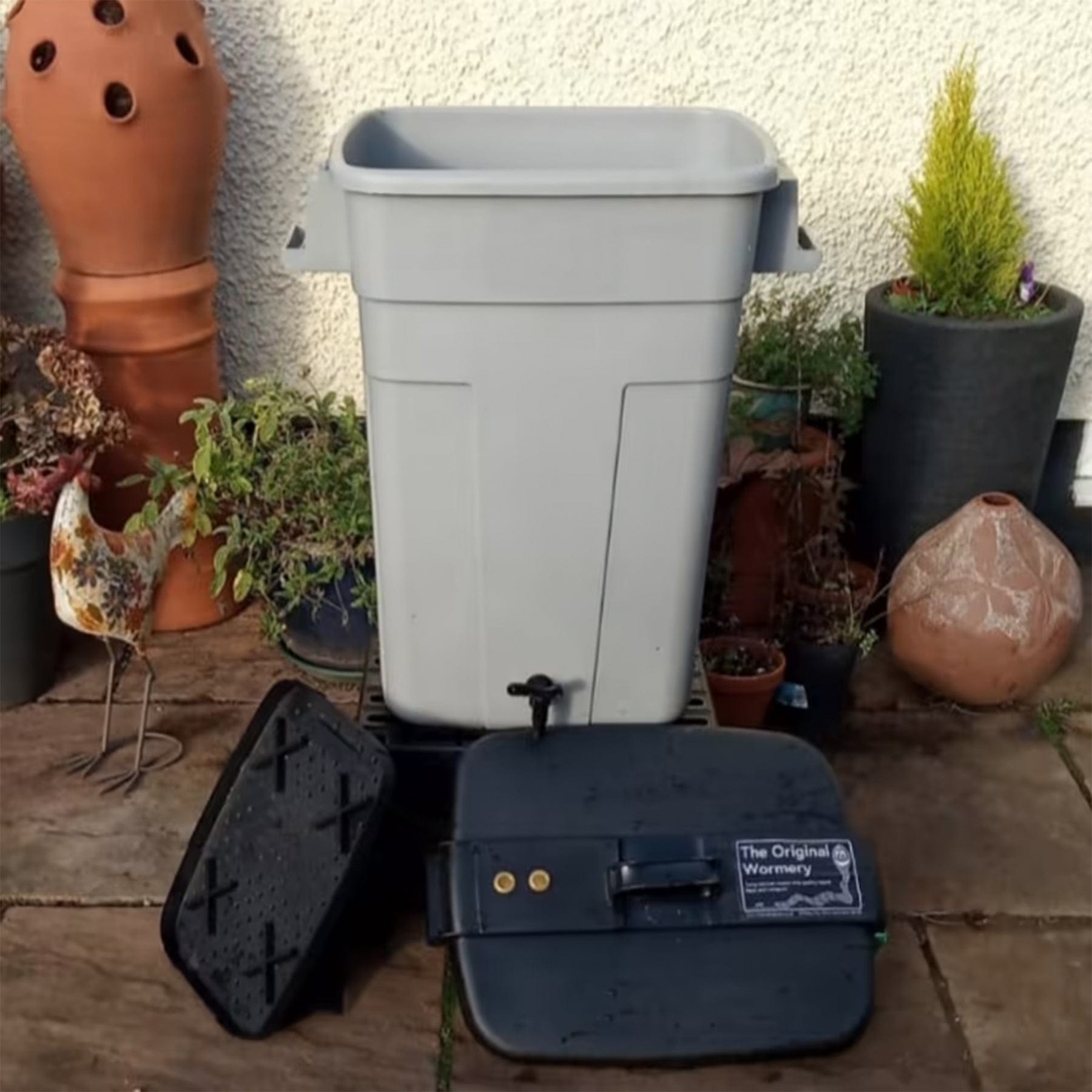 The deluxe original wormery composter kit