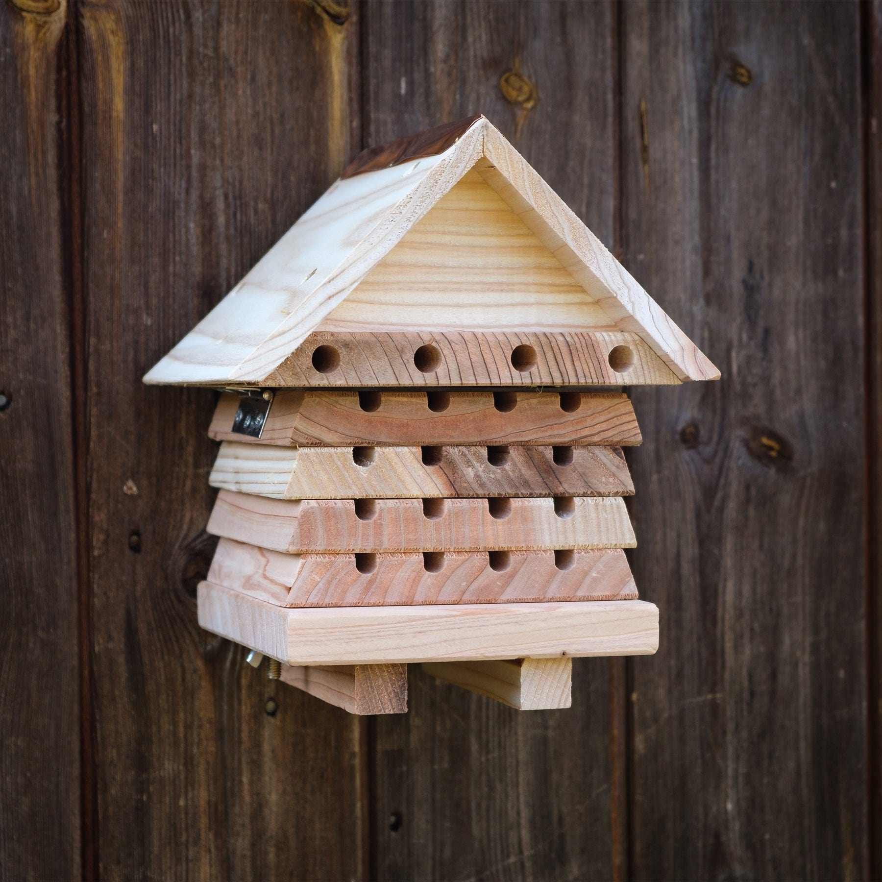 Stacking solitary bee hive